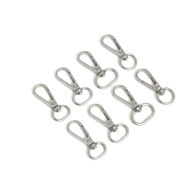 What quality features should the hardware of bag accessories have to ensure that they are not damaged during long-term use?
